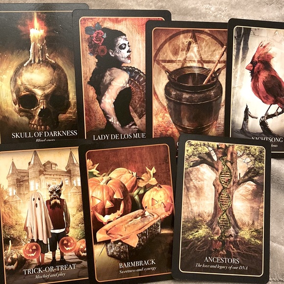 Halloween Oracle deck - Picture 2 of 4